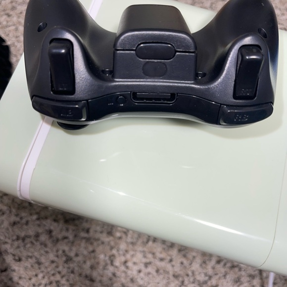 Wireless Black Gaming Controller - Picture 3 of 3